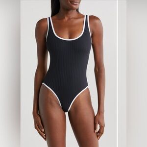 Solid & Striped
Annemarie Rib
One-Piece
Swimsuit new with tags sz medium 🩱$128